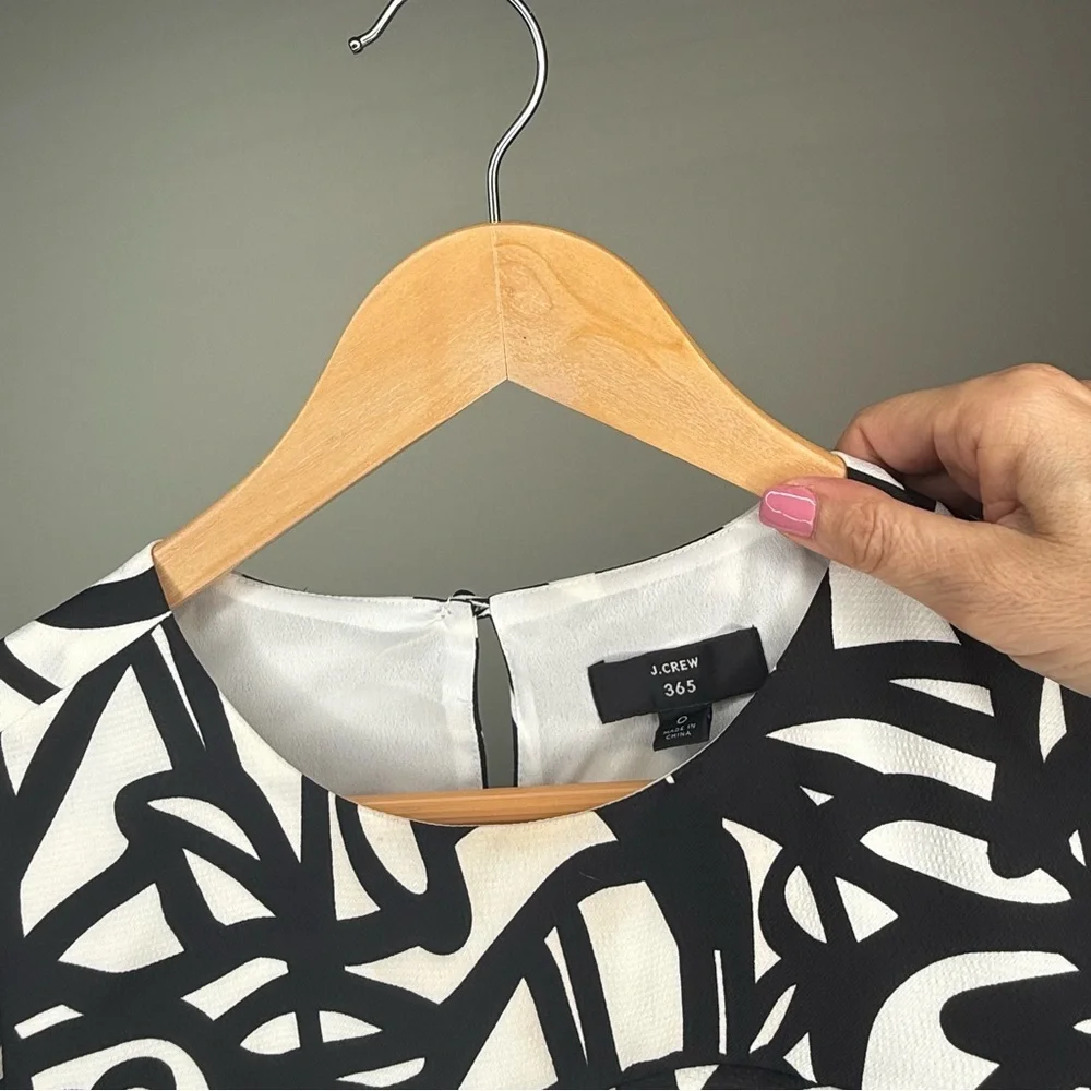 J.Crew 365 Abstract Print Blouse – Black & White – Size 0 – NWT